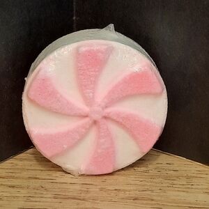 "TWISTED PEPPERMINT BATH FIZZY"  BATH AND BODY WORKS